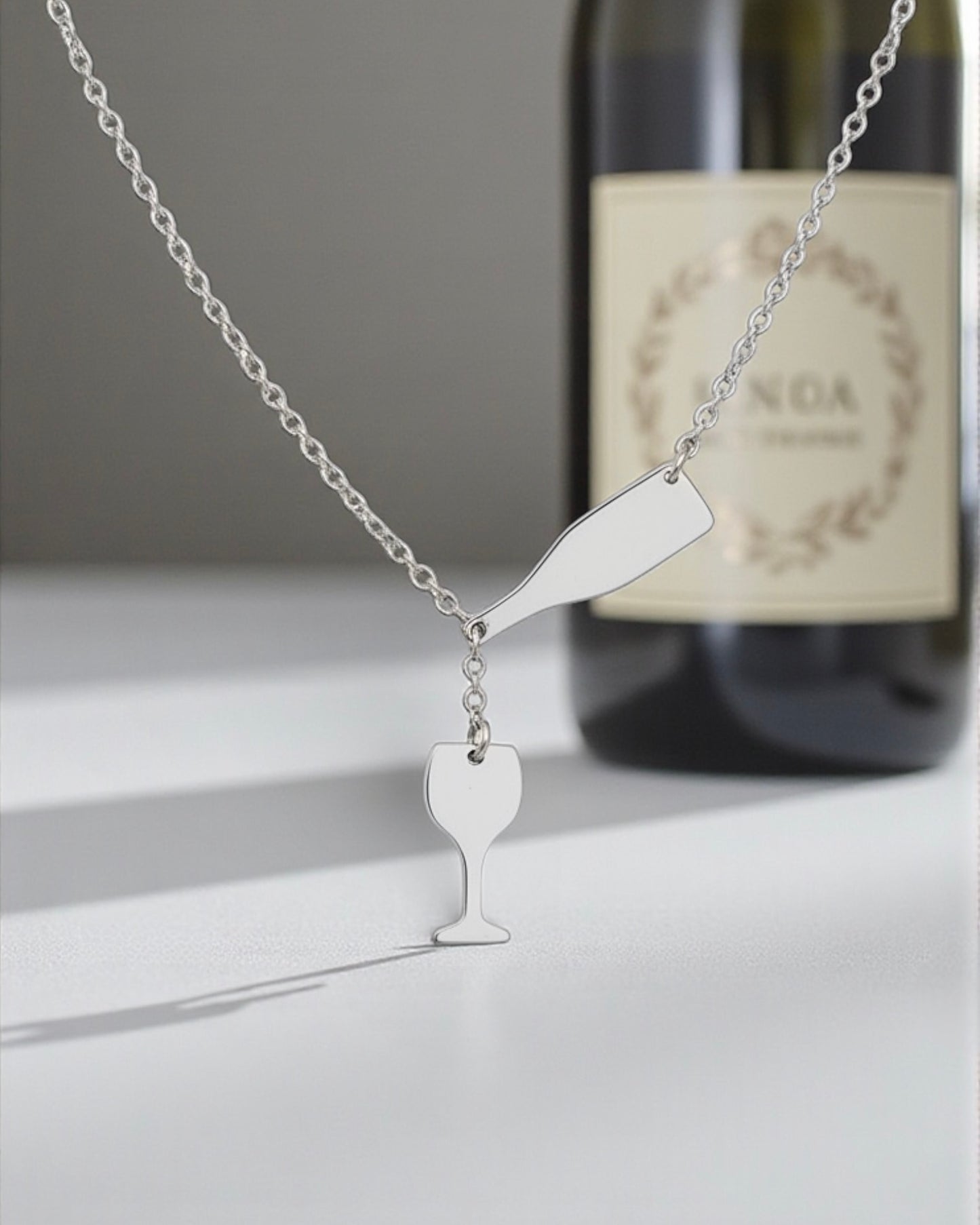 Collana saliscendi bottiglia e calice